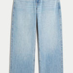 Hollister NWT  Low-Rise Light Wash Embroidered Bows Jeans | Size: 00 Photo 0