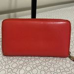 Gucci Vibrant Coral Leather Zippy Wallet Photo 2