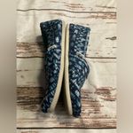 Toms  CHEVRON PATTERN STITCHED LOGO HEEL TAB CANVAS SLIP ON SHOES Photo 7