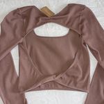 Vestique Cropped Long Sleeve Photo 3
