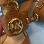 Michael Kors MACKENZIE MK GOLD LOGO SAFFIANO PLATFORM women’s SANDALS 9M.. Photo 4