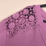 Torrid NWT  Women’s Knit V-Neck Floral Lace Inset Pink Long Sleeve Peplum Blouse Photo 3