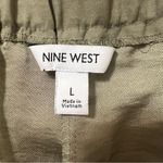 Nine West Women’s Olive Green Shorts Size Large Photo 2