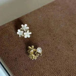 Gradient Triple Flower With Pearls Earrings Gold Photo 3