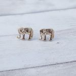 Vintage Stud Earrings Photo 1