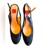 Oscar de la Renta Black Classic Slingback Carmen Heels ā Scalloped Edge Size 8M Photo 1