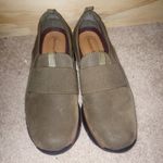 Baretraps Women's  Olive Green Comfy Garner 7.5 Slip-On Shoes Photo 1