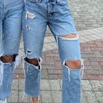Forever 21 Lightwash distressed jeans Photo 0