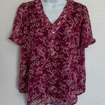 Beacon Apparel Floral Patterned Top in Pinks Size Medium Pink Photo 0