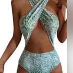 Women’s green Snakeskin Print One Piece Swimsuit Size L Photo 0