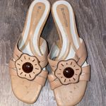 Naturalizer Leather Sandals 7.5w Gem detail. Photo 2