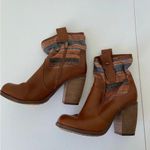 Arizona Jeans Arizona Jean Co.‎ women’s patterned fabric heeled ankle boots — size 7.5 Photo 3