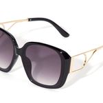 Black Square Frame Sunglasses Photo 1