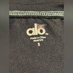 Alo Yoga EUC Black and White Cool Fit Workout Top size small Photo 7