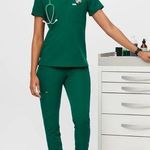 FIGS Hunter green Zamora fig pants tapered bottoms size XS nurse doctor scrubs jogger Photo 1