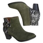 Vionic LIKE New Leather Ankle Boots Photo 0