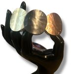 Kenneth Cole  tricolor hammered disc stretch bracelet Photo 1