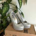 Brash stiletto round toe glitter silver heels Photo 0