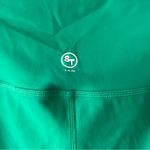 Social Tourist Green Crossover Leggings with Pockets Size Medium NWT Photo 6