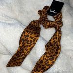Lulus  leopard hair scrunchie Photo 0