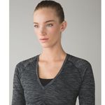 Lululemon  Interval Long Sleeve Black Grey Ruched V-Neck Long Sleeve Shirt Size 4 Photo 5