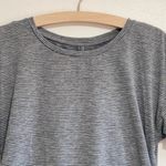 Gap Fit gray/white striped short sleeve keyhole cutout back cropped tee Photo 2
