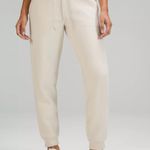 Lululemon Scuba High-Rise Jogger Photo 0
