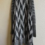 Romeo + Juliet Couture Romeo and Juliet Couture Cable Knit Open Front Sleeveless Poncho Vest Size L Photo 1