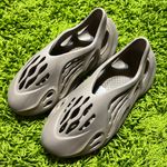 Adidas Yeezy Foam Runner Photo 1