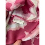 Q&A  Women's Red White Tie Dye V-Neckline Sleeveless Blouse Top Size Medium Photo 4