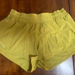 Lululemon Hotty Hot Short 2.5” Photo 0