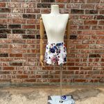 Old Navy floral blue and white cargo shorts / 2 / Excellent condition Photo 2