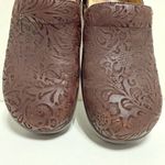 Alegria  Keli PRO Brown Emboss Paisley Photo 5
