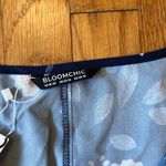 Bloomchic  NWT Women's Blue Floral Short Sleeve Zip Front Blouse Size 18-20 Photo 2