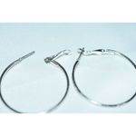 Source Unknown NWOT Ultra Modern Silver Tone 1.5" Latch Back Hoop Statement Y2K Earrings Photo 2