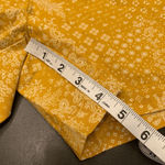 Old Navy Women's Floral Flat Front Cotton Chino Shorts Mustard Size 2 Photo 5