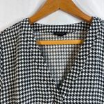 Ann Taylor  Houndstooth Vneck Blouse Classic Dressy Timeless Size Small Office Photo 2