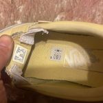 Vans Pearl Pastel Yellow Classic Leather Slip-On Shoes $60 GUC Wmn 5 Photo 5