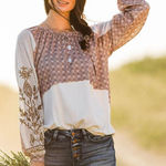 BKE Gimmicks  Raw Edge Pieced Top in Creme Multi BOHO Peasant Prairie Sz S Photo 0