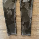 Alo Yoga Alo High-Waist Airbrush Capri Camo Photo 4
