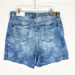 American Eagle  Baggy Mom Short Size 14 NWT Floral Denim Distressed Raw Hem Photo 2