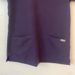 FIGS  XXS Casma Pocket Scrub Top in Purple Photo 4