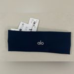 Alo Yoga NWT Airlift Headband Navy Blue Grips and scrunched back White Alo Logo Photo 1
