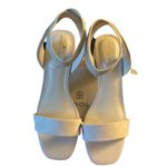 Bandolino  Kindlie Block Heel Ankle Strap Sandal Womens Size 9 Photo 4