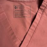 FIGS  scrub top one pocket Terra cotta dark mauve M Photo 2