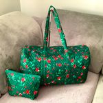 Lightweight spacious travel bag💚❤️🤍 Green Photo 0