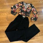 Rue 21  floral surprise V neck top size S Photo 4