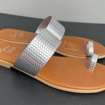 Italian Shoemakers Apri by  Sandals Silver Strap Toe Ring  Flats Women's Size 8.5 Photo 2