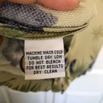 Tommy Bahama Women’s 100% Silk Floral Hawaiian Short Sleeve Button Up Size S Photo 5