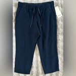Lululemon On The Fly Crop *Woven 23"
True Navy size 10 Photo 2